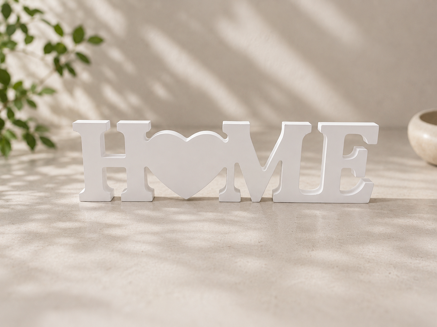 Schriftzug „HOME“ mit Herz