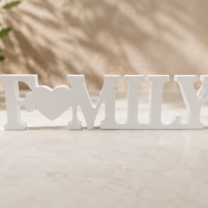 Schriftzug „FAMILY“ mit Herz